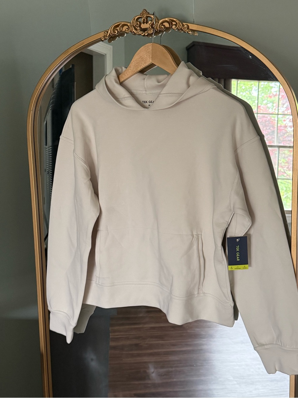 Neutral color pullover